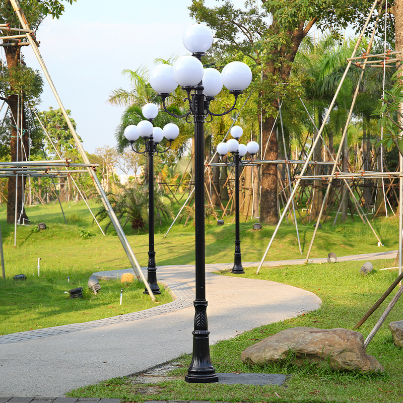Cột đèn sân vườn tân cổ điển