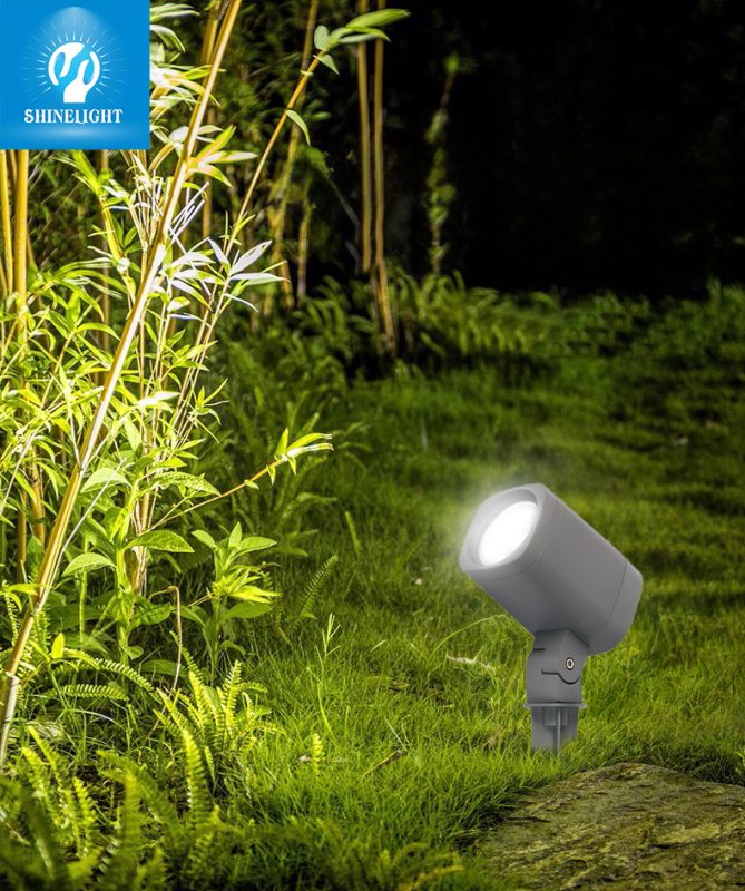 đèn cắm cỏ chiếu cây