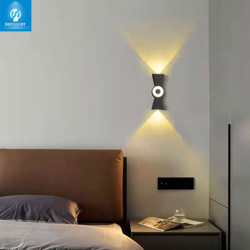Nên chọn màu đèn phù hợp với màu sắc của tường hoặc vật dụng trong phòng