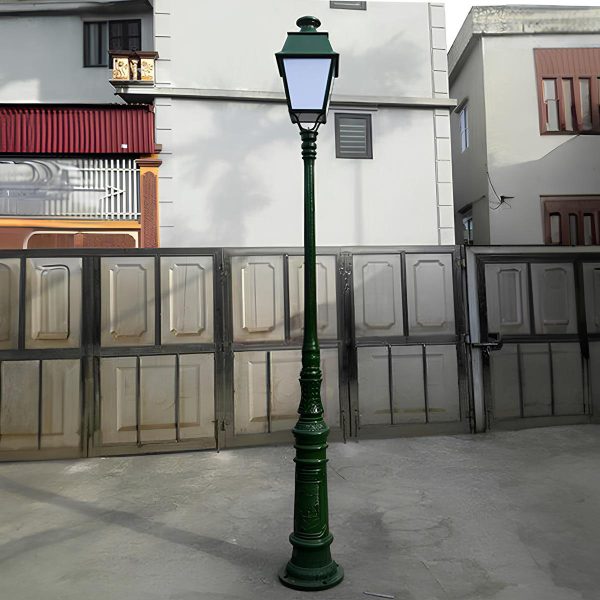 Cột đèn sân vườn đế Ý